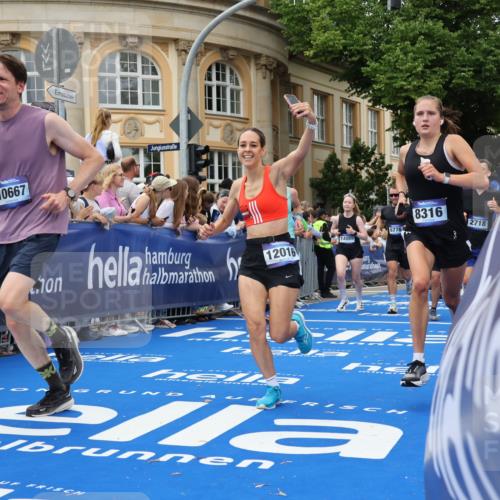29.06.2025 - hella hamburg halbmarathon Strokosch-Dieckow http://msf.ph/oto/8294648 29.06.2025 10:51:20 Ziel 1461, 1817, 2364, 2411, 2636, 2718, 2946, 4814, 5820, 6657, 6776, 8316, 8930, 8989, 9214, 9476, 9656, 10480, 10667, 11124, 11422, 11512, 11625, 12016, 13047, 13792, 14865, 14994, 15871, 15950, 16357, 17131, 18019, 18489 meine-sportfotos.de