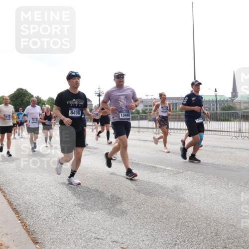 29.06.2025 - hella hamburg halbmarathon Lena Gebhardt http://msf.ph/oto/8294712 29.06.2025 10:36:36 Lombardsbrücke 918, 10146, 8498, 15568, 13445, 1249, 1008, 1010, 1102, 1118, 1224, 1835, 1948, 1952, 2124, 2552, 2588, 3398, 3404, 3428, 3699, 3741, 3873, 3895, 4084, 4245, 4442, 4618, 4762, 4937, 4996, 5012, 5246, 5427, 5540, 5573, 5666, 5747, 5789, 5809, 5919, 6092, 6093, 6156, 6190, 6359, 6417, 6667, 6896, 7086, 7111, 7140, 7275, 7575, 7576, 7632, 7773, 8498, 8499, 8530, 8581, 8936, 8937, 8945, 9115, 9117, 9229, 9295, 9500, 9694, 13265, 15077, 17156, 17807, 18152, 18488 meine-sportfotos.de