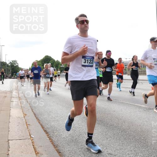 29.06.2025 - hella hamburg halbmarathon Lena Gebhardt http://msf.ph/oto/8294717 29.06.2025 10:21:27 Lombardsbrücke 11117, 2271, 3122, 95, 91, 7961, 17799, 16600, 5373, 1028, 1072, 1266, 1401, 1658, 1668, 2271, 2383, 2635, 2815, 2956, 2986, 3122, 3161, 3453, 3770, 3813, 3817, 3825, 3826, 4375, 4376, 4697, 4786, 5061, 5122, 5373, 5395, 5412, 5493, 5759, 5767, 5957, 6086, 6103, 6275, 6308, 6844, 7228, 7375, 7522, 7553, 7608, 7612, 7781, 8095, 8286, 8726, 8844, 8896, 9100, 9108, 9369, 9483, 9499, 9501, 9532, 9624, 10374, 10585, 10602, 10874, 11698, 12175, 12694, 13057, 13508 meine-sportfotos.de