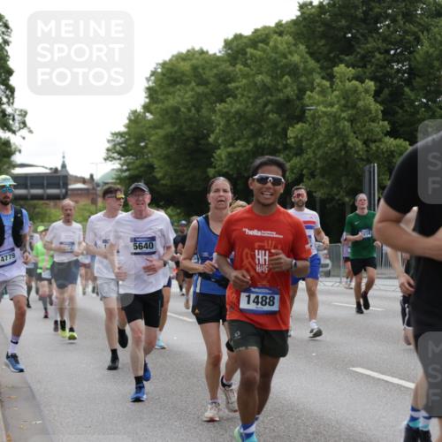 29.06.2025 - hella hamburg halbmarathon Jannik Wohlers http://msf.ph/oto/8294752 29.06.2025 10:36:39 Lombardsbrücke 1118, 1253, 1339, 1488, 1490, 1597, 1952, 1954, 2031, 2072, 2104, 2272, 2480, 3127, 3165, 3714, 3873, 3895, 4733, 5224, 5538, 5640, 5786, 6172, 6359, 6584, 6804, 7202, 7707, 8007, 8257, 8258, 8315, 8758, 8936, 8937, 9054, 9055, 10862, 10931, 11246, 11831, 11843, 12087, 12103, 12184, 12218, 12302, 12463, 12532, 13165, 13695, 13970, 13971, 14202, 14396, 14695, 14779, 14915, 15106, 15353, 15475, 15907, 16192, 16304, 16309, 16782, 16885, 17388, 17504, 17591, 17794 meine-sportfotos.de