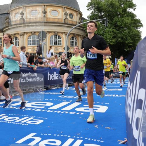 29.06.2025 - hella hamburg halbmarathon Strokosch-Dieckow http://msf.ph/oto/8294757 29.06.2025 10:51:21 Ziel 1461, 1817, 2364, 2411, 2636, 2718, 2946, 4814, 5820, 6657, 6776, 7943, 8316, 8930, 8989, 9214, 9476, 9656, 10480, 10667, 11124, 11422, 11512, 12016, 13047, 13792, 14865, 14994, 15871, 15950, 16357, 17131, 18019, 18489 meine-sportfotos.de