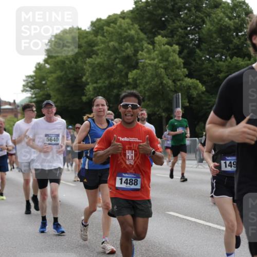 29.06.2025 - hella hamburg halbmarathon Jannik Wohlers http://msf.ph/oto/8294781 29.06.2025 10:36:39 Lombardsbrücke 1118, 1253, 1339, 1488, 1490, 1597, 1952, 1954, 2031, 2072, 2104, 2272, 2480, 3127, 3165, 3714, 3873, 3895, 4733, 5224, 5538, 5640, 5786, 6172, 6359, 6584, 6804, 7202, 7707, 8007, 8257, 8258, 8315, 8758, 8936, 8937, 9054, 9055, 10862, 10931, 11246, 11831, 11843, 12087, 12103, 12184, 12218, 12302, 12463, 12532, 13165, 13695, 13970, 13971, 14202, 14396, 14695, 14779, 14915, 15106, 15353, 15475, 15907, 16192, 16304, 16309, 16782, 16885, 17388, 17504, 17591, 17794 meine-sportfotos.de