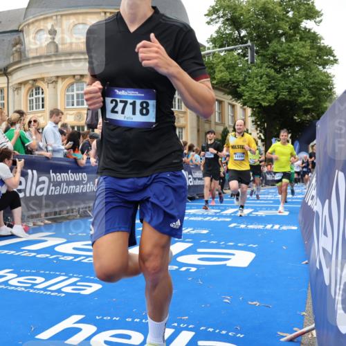 29.06.2025 - hella hamburg halbmarathon Strokosch-Dieckow http://msf.ph/oto/8294786 29.06.2025 10:51:22 Ziel 1461, 1817, 2364, 2411, 2636, 2718, 2946, 4814, 5820, 6657, 6776, 7943, 8316, 8930, 8989, 9214, 9476, 9656, 10480, 10667, 11124, 11422, 12016, 13047, 13403, 13792, 14865, 14994, 15871, 15950, 16357, 17131, 18019, 18489 meine-sportfotos.de