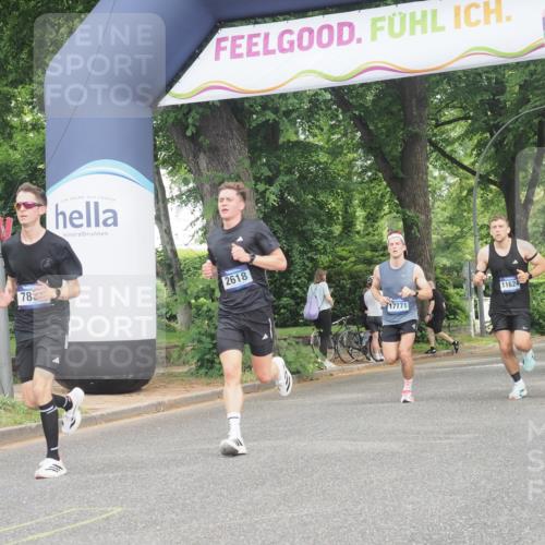 29.06.2025 - hella hamburg halbmarathon KatJ http://msf.ph/oto/8294800 29.06.2025 10:13:22 Zwischen KM18-KM19 2618, 7834, 7862 meine-sportfotos.de