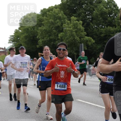 29.06.2025 - hella hamburg halbmarathon Jannik Wohlers http://msf.ph/oto/8294817 29.06.2025 10:36:39 Lombardsbrücke 1118, 1253, 1339, 1488, 1490, 1597, 1952, 1954, 2031, 2072, 2104, 2272, 2480, 3127, 3165, 3714, 3873, 3895, 4733, 5224, 5538, 5640, 5786, 6172, 6359, 6584, 6804, 7202, 7707, 8007, 8257, 8258, 8315, 8758, 8936, 8937, 9054, 9055, 10862, 10931, 11246, 11831, 11843, 12087, 12103, 12184, 12218, 12302, 12463, 12532, 13165, 13695, 13970, 13971, 14202, 14396, 14695, 14779, 14915, 15106, 15353, 15475, 15907, 16192, 16304, 16309, 16782, 16885, 17388, 17504, 17591, 17794 meine-sportfotos.de