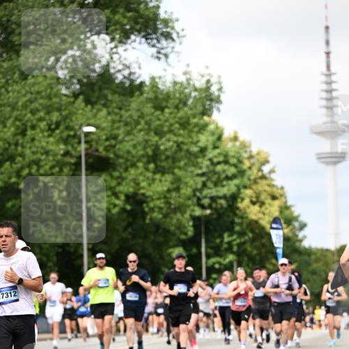 29.06.2025 - hella hamburg halbmarathon Dr. Thomas Lammeyer http://msf.ph/oto/8294821 29.06.2025 10:37:38 Kennedybrücke 1324, 1896, 1995, 2085, 2342, 2776, 3341, 3560, 3812, 3871, 4164, 4361, 4433, 4449, 5075, 5180, 5561, 5584, 5917, 6773, 6999, 7308, 7309, 7705, 8891, 8993, 9234, 9258, 9591, 9706, 9750, 9799, 11092, 11111, 11260 meine-sportfotos.de