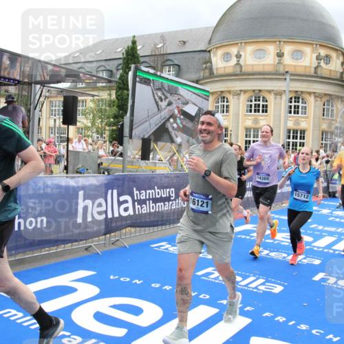 29.06.2025 - hella hamburg halbmarathon Michael Strokosch http://msf.ph/oto/8294833 29.06.2025 10:56:49 Ziel 2378, 3836, 7646, 8825, 8996, 9488, 11870, 13816, 14369, 14461, 15134, 15431, 15712, 16008, 16009, 16043, 16121, 17133, 18634 meine-sportfotos.de