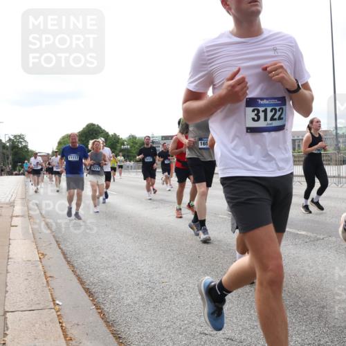 29.06.2025 - hella hamburg halbmarathon Lena Gebhardt http://msf.ph/oto/8294845 29.06.2025 10:21:28 Lombardsbrücke 11117, 2271, 16107, 165, 3122, 166, 1028, 1072, 1266, 1401, 1658, 1668, 2271, 2383, 2635, 2815, 2956, 2986, 3122, 3161, 3453, 3770, 3813, 3817, 3825, 3826, 4375, 4376, 4697, 4786, 5061, 5122, 5373, 5395, 5412, 5493, 5759, 5767, 5957, 6086, 6103, 6275, 6308, 6475, 6844, 7228, 7375, 7522, 7553, 7608, 7612, 7781, 8095, 8286, 8715, 8726, 8844, 8896, 9100, 9108, 9369, 9483, 9499, 9501, 9532, 9624, 10374, 10585, 10602, 10874, 11698, 12175, 12694, 13057, 13508 meine-sportfotos.de