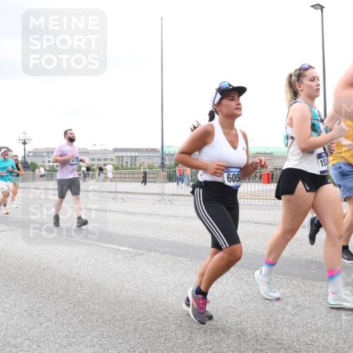29.06.2025 - hella hamburg halbmarathon Lena Gebhardt http://msf.ph/oto/8294856 29.06.2025 10:56:03 Lombardsbrücke 8195, 4470, 605, 986, 1616, 1738, 1909, 2095, 2793, 3101, 3244, 3257, 3268, 4083, 4265, 4354, 4470, 4473, 4836, 4896, 5220, 5222, 5306, 5575, 5580, 5757, 5994, 6055, 6056, 6113, 6257, 6494, 6594, 6968, 7025, 7028, 7516, 7548, 7616, 7969, 8005, 8110, 8305, 8517, 8527, 8532, 8533, 8648, 9435, 9548, 9606, 9838, 9861, 9865, 9948, 9953, 9956, 10094, 10436, 10438, 10449, 10593, 10640, 10740, 10784, 10987, 11903, 11962, 11963, 12695 meine-sportfotos.de