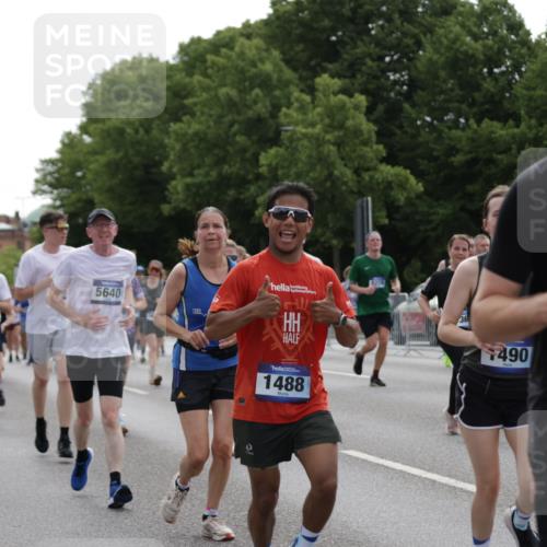 29.06.2025 - hella hamburg halbmarathon Jannik Wohlers http://msf.ph/oto/8294863 29.06.2025 10:36:39 Lombardsbrücke 1118, 1253, 1339, 1488, 1490, 1597, 1952, 1954, 2031, 2072, 2104, 2272, 2480, 3127, 3165, 3714, 3873, 3895, 4733, 5224, 5538, 5640, 5786, 6172, 6359, 6584, 6804, 7202, 7707, 8007, 8257, 8258, 8315, 8758, 8936, 8937, 9054, 9055, 10862, 10931, 11246, 11831, 11843, 12087, 12103, 12184, 12218, 12302, 12463, 12532, 13165, 13695, 13970, 13971, 14202, 14396, 14695, 14779, 14915, 15106, 15353, 15475, 15907, 16192, 16304, 16309, 16782, 16885, 17388, 17504, 17591, 17794 meine-sportfotos.de