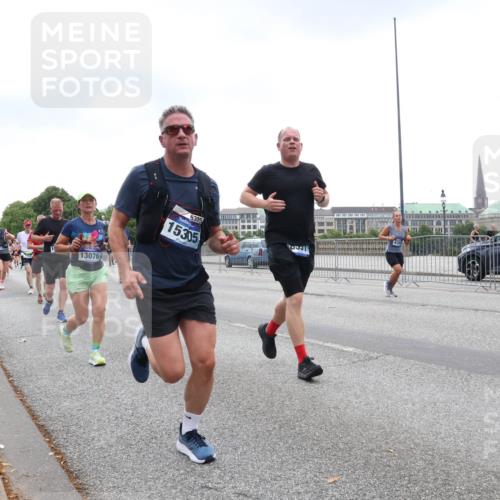 29.06.2025 - hella hamburg halbmarathon Lena Gebhardt http://msf.ph/oto/8294886 29.06.2025 10:46:46 Lombardsbrücke 1073, 1286, 1363, 1371, 1375, 1429, 1465, 1593, 1608, 1720, 1837, 1961, 1999, 2162, 2211, 2320, 2327, 2500, 2556, 2665, 2697, 2981, 3277, 3406, 3407, 3469, 3734, 3823, 4202, 4296, 4342, 4355, 4448, 4604, 5111, 5114, 5700, 5796, 5953, 6068, 6124, 6161, 6485, 6496, 6740, 7303, 7364, 7368, 7374, 7412, 7767, 7827, 8477, 8486, 8551, 8553, 8684, 8700, 8967, 9691, 10153, 10230, 12333, 12522, 13969, 14261, 15852, 16882, 16987 meine-sportfotos.de