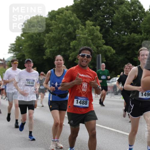 29.06.2025 - hella hamburg halbmarathon Jannik Wohlers http://msf.ph/oto/8294902 29.06.2025 10:36:40 Lombardsbrücke 1253, 1339, 1488, 1490, 1597, 1952, 1954, 2031, 2072, 2104, 2272, 2480, 3127, 3165, 3714, 3895, 4347, 4733, 5224, 5538, 5640, 5786, 6172, 6359, 6584, 6804, 7202, 7707, 8007, 8257, 8258, 8315, 8758, 9054, 9055, 10862, 10931, 11246, 11831, 11843, 12087, 12103, 12184, 12218, 12302, 12463, 12532, 13165, 13695, 13970, 13971, 14202, 14396, 14779, 14915, 15106, 15353, 15475, 15907, 16192, 16304, 16309, 16782, 16885, 17388, 17504, 17591, 17687, 17688, 17794, 18578 meine-sportfotos.de