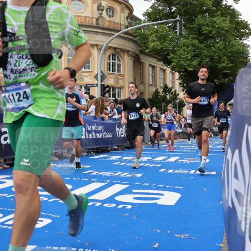 29.06.2025 - hella hamburg halbmarathon Strokosch-Dieckow http://msf.ph/oto/8294935 29.06.2025 10:51:25 Ziel 1335, 2364, 2411, 2636, 2718, 2946, 4814, 5820, 6776, 7943, 8989, 9214, 9656, 10691, 11124, 11422, 13047, 13403, 13792, 14865, 14994, 15871, 15950, 16357, 17131, 18489 meine-sportfotos.de