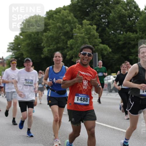 29.06.2025 - hella hamburg halbmarathon Jannik Wohlers http://msf.ph/oto/8294937 29.06.2025 10:36:40 Lombardsbrücke 1253, 1339, 1488, 1490, 1597, 1952, 1954, 2031, 2072, 2104, 2272, 2480, 3127, 3165, 3714, 3895, 4347, 4733, 5224, 5538, 5640, 5786, 6172, 6359, 6584, 6804, 7202, 7707, 8007, 8257, 8258, 8315, 8758, 9054, 9055, 10862, 10931, 11246, 11831, 11843, 12087, 12103, 12184, 12218, 12302, 12463, 12532, 13165, 13695, 13970, 13971, 14202, 14396, 14779, 14915, 15106, 15353, 15475, 15907, 16192, 16304, 16309, 16782, 16885, 17388, 17504, 17591, 17687, 17688, 17794, 18578 meine-sportfotos.de
