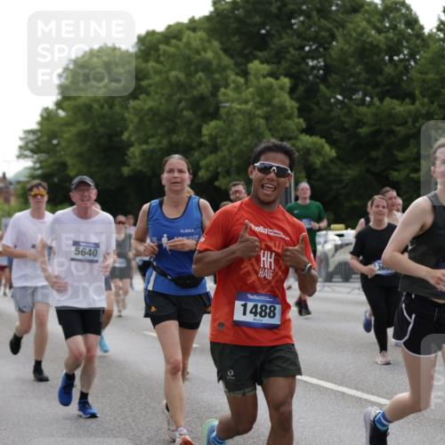 29.06.2025 - hella hamburg halbmarathon Jannik Wohlers http://msf.ph/oto/8294979 29.06.2025 10:36:40 Lombardsbrücke 1253, 1339, 1488, 1490, 1597, 1952, 1954, 2031, 2072, 2104, 2272, 2480, 3127, 3165, 3714, 3895, 4347, 4733, 5224, 5538, 5640, 5786, 6172, 6359, 6584, 6804, 7202, 7707, 8007, 8257, 8258, 8315, 8758, 9054, 9055, 10862, 10931, 11246, 11831, 11843, 12087, 12103, 12184, 12218, 12302, 12463, 12532, 13165, 13695, 13970, 13971, 14202, 14396, 14779, 14915, 15106, 15353, 15475, 15907, 16192, 16304, 16309, 16782, 16885, 17388, 17504, 17591, 17687, 17688, 17794, 18578 meine-sportfotos.de