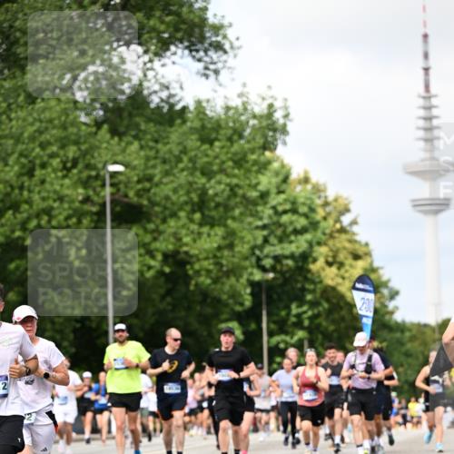 29.06.2025 - hella hamburg halbmarathon Dr. Thomas Lammeyer http://msf.ph/oto/8294981 29.06.2025 10:37:38 Kennedybrücke 1324, 1896, 1995, 2085, 2342, 2776, 3341, 3560, 3812, 3871, 4164, 4361, 4433, 4449, 5075, 5180, 5561, 5584, 5917, 6773, 6999, 7308, 7309, 7705, 8891, 8993, 9234, 9258, 9591, 9706, 9750, 9799, 11092, 11111, 11260 meine-sportfotos.de