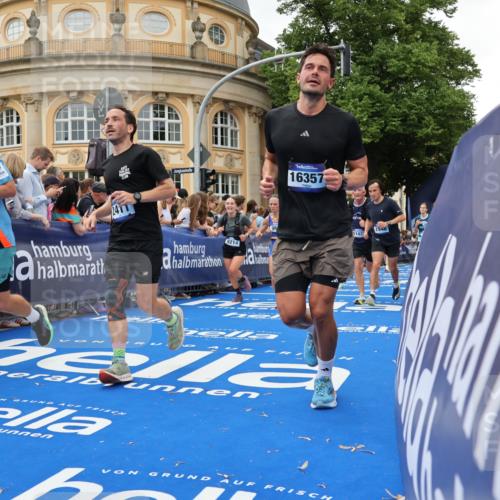 29.06.2025 - hella hamburg halbmarathon Strokosch-Dieckow http://msf.ph/oto/8294983 29.06.2025 10:51:26 Ziel 1335, 2364, 2411, 2946, 5820, 6776, 7943, 8989, 9214, 9656, 10691, 11124, 11422, 13047, 13403, 13792, 14865, 14994, 15871, 15950, 16357, 17131, 18489 meine-sportfotos.de
