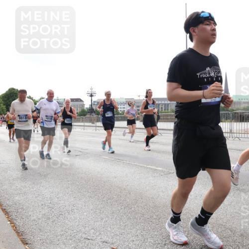 29.06.2025 - hella hamburg halbmarathon Lena Gebhardt http://msf.ph/oto/8294996 29.06.2025 10:36:37 Lombardsbrücke 9918, 10146, 10024, 10112, 16239, 1102, 1118, 1224, 1253, 1835, 1948, 1952, 1954, 2124, 2552, 2588, 3398, 3404, 3428, 3699, 3741, 3873, 3895, 4084, 4245, 4442, 4618, 4762, 4937, 4996, 5012, 5246, 5427, 5540, 5573, 5747, 5789, 5809, 5919, 6092, 6093, 6156, 6190, 6359, 6417, 6667, 6896, 7111, 7140, 7575, 7576, 7632, 7773, 8498, 8499, 8530, 8581, 8936, 8937, 8945, 9115, 9117, 9229, 9295, 9500, 9694, 13265, 15077, 17156, 17807, 18152, 18488 meine-sportfotos.de