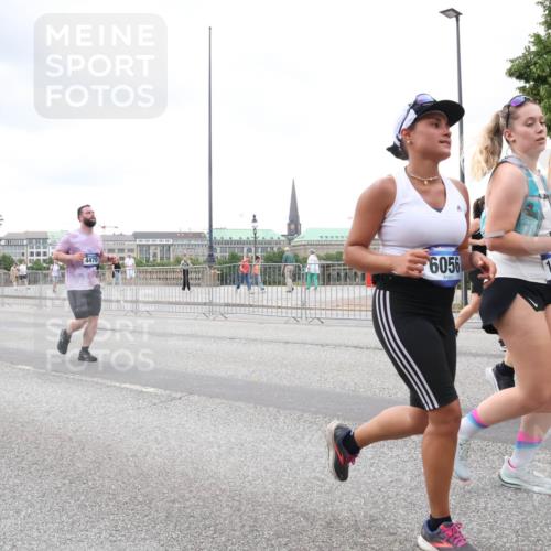 29.06.2025 - hella hamburg halbmarathon Lena Gebhardt http://msf.ph/oto/8295043 29.06.2025 10:56:03 Lombardsbrücke 7516, 14492, 4470, 6056, 152, 1616, 1738, 1909, 2095, 2793, 3101, 3244, 3257, 3268, 4083, 4265, 4354, 4470, 4473, 4836, 4896, 5220, 5222, 5306, 5575, 5580, 5757, 5994, 6055, 6056, 6113, 6257, 6494, 6594, 6968, 7025, 7028, 7516, 7548, 7616, 7969, 8005, 8110, 8305, 8517, 8527, 8532, 8533, 8648, 9435, 9548, 9606, 9838, 9861, 9865, 9948, 9953, 9956, 10094, 10436, 10438, 10449, 10593, 10640, 10740, 10784, 10987, 11903, 11962, 11963, 12695 meine-sportfotos.de