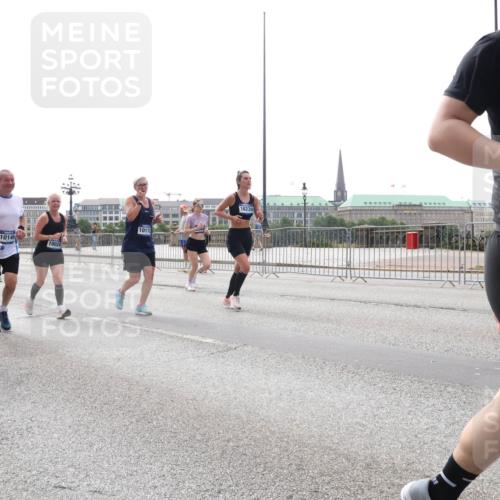 29.06.2025 - hella hamburg halbmarathon Lena Gebhardt http://msf.ph/oto/8295054 29.06.2025 10:36:38 Lombardsbrücke 9918, 10112, 10146, 186, 18644, 10024, 16239, 2498, 1102, 1118, 1224, 1253, 1835, 1948, 1952, 1954, 2124, 2552, 2588, 3398, 3404, 3428, 3699, 3741, 3873, 3895, 4084, 4245, 4442, 4618, 4762, 4937, 4996, 5012, 5246, 5427, 5540, 5573, 5747, 5789, 5809, 5919, 6092, 6093, 6156, 6190, 6359, 6417, 6667, 7111, 7140, 7575, 7576, 7632, 7773, 8498, 8499, 8530, 8581, 8936, 8937, 8945, 9115, 9117, 9229, 9295, 9500, 9694, 13265, 15077, 17156, 17807, 18152, 18488 meine-sportfotos.de