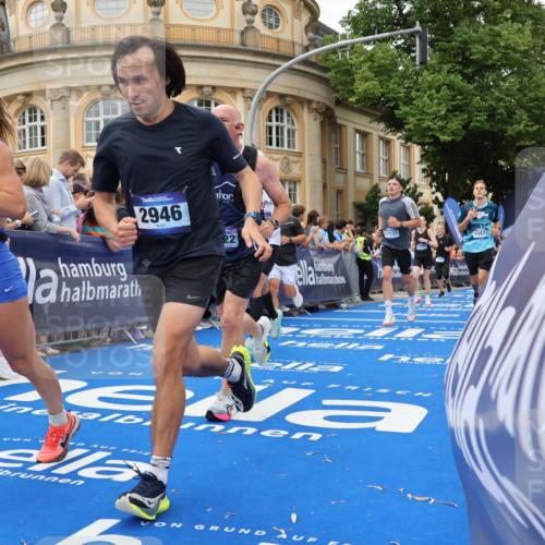 29.06.2025 - hella hamburg halbmarathon Strokosch-Dieckow http://msf.ph/oto/8295066 29.06.2025 10:51:28 Ziel 1335, 2364, 2411, 2946, 5008, 5820, 7943, 8989, 9214, 9656, 10691, 11124, 11422, 13403, 13792, 15871, 15950, 16357, 17131, 18489, 19007 meine-sportfotos.de