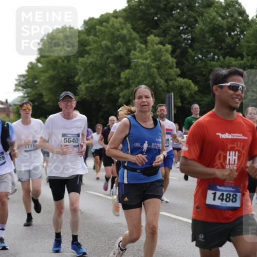 29.06.2025 - hella hamburg halbmarathon Jannik Wohlers http://msf.ph/oto/8295113 29.06.2025 10:36:40 Lombardsbrücke 1253, 1339, 1488, 1490, 1597, 1952, 1954, 2031, 2072, 2104, 2272, 2480, 3127, 3165, 3714, 3895, 4347, 4733, 5224, 5538, 5640, 5786, 6172, 6359, 6584, 6804, 7202, 7707, 8007, 8257, 8258, 8315, 8758, 9054, 9055, 10862, 10931, 11246, 11831, 11843, 12087, 12103, 12184, 12218, 12302, 12463, 12532, 13165, 13695, 13970, 13971, 14202, 14396, 14779, 14915, 15106, 15353, 15475, 15907, 16192, 16304, 16309, 16782, 16885, 17388, 17504, 17591, 17687, 17688, 17794, 18578 meine-sportfotos.de