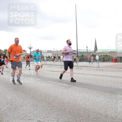 29.06.2025 - hella hamburg halbmarathon Lena Gebhardt http://msf.ph/oto/8295129 29.06.2025 10:56:04 Lombardsbrücke 17039, 17038, 420, 14492, 4470, 1113, 1738, 1909, 2095, 2793, 3101, 3244, 3257, 3268, 4083, 4265, 4354, 4470, 4473, 4836, 4896, 5220, 5222, 5306, 5575, 5580, 5693, 5757, 5994, 6055, 6056, 6113, 6257, 6494, 6594, 6968, 7025, 7028, 7516, 7616, 7969, 8005, 8110, 8305, 8517, 8527, 8532, 8533, 8648, 9435, 9548, 9606, 9838, 9861, 9865, 9948, 9953, 9956, 10094, 10436, 10438, 10449, 10593, 10640, 10740, 10784, 10987, 11903, 11962, 11963, 12695 meine-sportfotos.de
