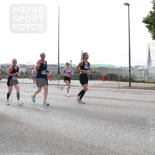 29.06.2025 - hella hamburg halbmarathon Lena Gebhardt http://msf.ph/oto/8295154 29.06.2025 10:36:38 Lombardsbrücke 15477, 18, 0146, 10112, 10024, 16239, 1102, 1118, 1224, 1253, 1835, 1948, 1952, 1954, 2124, 2552, 2588, 3398, 3404, 3428, 3699, 3741, 3873, 3895, 4084, 4245, 4442, 4618, 4762, 4937, 4996, 5012, 5246, 5427, 5540, 5573, 5747, 5789, 5809, 5919, 6092, 6093, 6156, 6190, 6359, 6417, 6667, 7111, 7140, 7575, 7576, 7632, 7773, 8498, 8499, 8530, 8581, 8936, 8937, 8945, 9115, 9117, 9229, 9295, 9500, 9694, 13265, 15077, 17156, 17807, 18152, 18488 meine-sportfotos.de