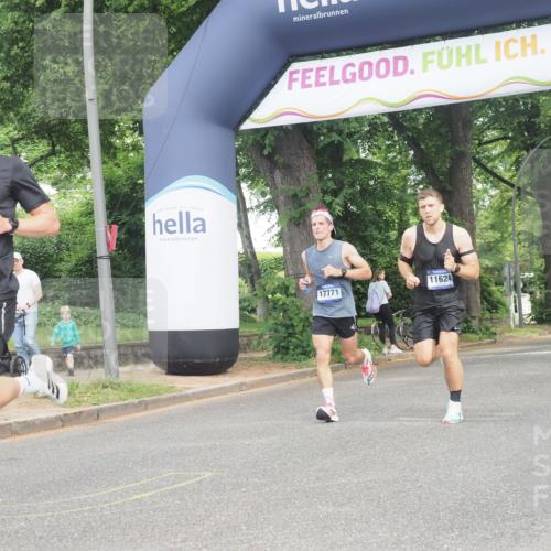 29.06.2025 - hella hamburg halbmarathon KatJ http://msf.ph/oto/8295159 29.06.2025 10:13:23 Zwischen KM18-KM19 2618, 7834, 7862 meine-sportfotos.de