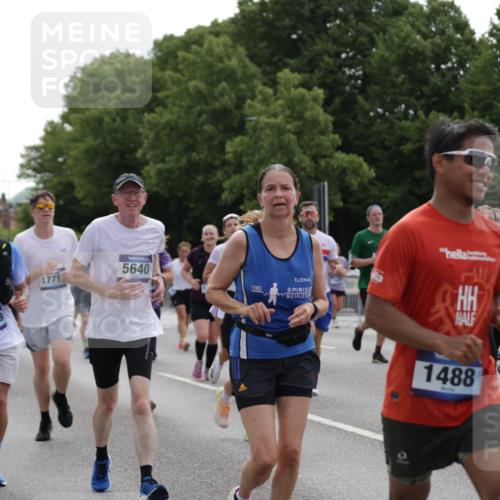 29.06.2025 - hella hamburg halbmarathon Jannik Wohlers http://msf.ph/oto/8295161 29.06.2025 10:36:40 Lombardsbrücke 1253, 1339, 1488, 1490, 1597, 1952, 1954, 2031, 2072, 2104, 2272, 2480, 3127, 3165, 3714, 3895, 4347, 4733, 5224, 5538, 5640, 5786, 6172, 6359, 6584, 6804, 7202, 7707, 8007, 8257, 8258, 8315, 8758, 9054, 9055, 10862, 10931, 11246, 11831, 11843, 12087, 12103, 12184, 12218, 12302, 12463, 12532, 13165, 13695, 13970, 13971, 14202, 14396, 14779, 14915, 15106, 15353, 15475, 15907, 16192, 16304, 16309, 16782, 16885, 17388, 17504, 17591, 17687, 17688, 17794, 18578 meine-sportfotos.de