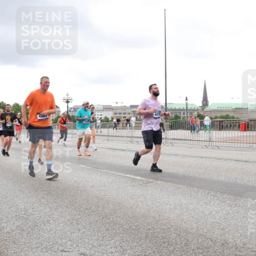 29.06.2025 - hella hamburg halbmarathon Lena Gebhardt http://msf.ph/oto/8295181 29.06.2025 10:56:04 Lombardsbrücke 17039, 275, 17038, 4470, 14492, 1113, 1738, 1909, 2095, 2793, 3101, 3244, 3257, 3268, 4083, 4265, 4354, 4470, 4473, 4836, 4896, 5220, 5222, 5306, 5575, 5580, 5693, 5757, 5994, 6055, 6056, 6113, 6257, 6494, 6594, 6968, 7025, 7028, 7516, 7616, 7969, 8005, 8110, 8305, 8517, 8527, 8532, 8533, 8648, 9435, 9548, 9606, 9838, 9861, 9865, 9948, 9953, 9956, 10094, 10436, 10438, 10449, 10593, 10640, 10740, 10784, 10987, 11903, 11962, 11963, 12695 meine-sportfotos.de