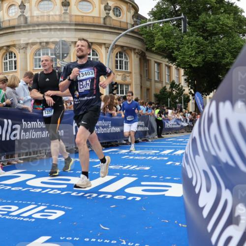 29.06.2025 - hella hamburg halbmarathon Strokosch-Dieckow http://msf.ph/oto/8295232 29.06.2025 10:51:32 Ziel 1335, 5008, 5820, 7943, 10691, 11422, 13327, 13403, 13792, 14012, 14458, 15871, 17131, 19007, 19020 meine-sportfotos.de