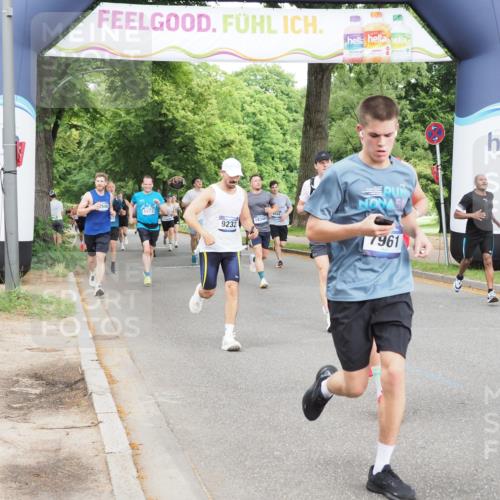 29.06.2025 - hella hamburg halbmarathon MichiJ http://msf.ph/oto/8295299 29.06.2025 10:34:07 Zwischen KM18-KM19 1012, 1759, 2048, 3186, 3304, 6071, 6290, 6373, 6460, 7961, 8023, 8269, 8743, 9232, 10792, 12084, 15133, 15636, 16624, 17499, 17892, 18970, 19128 meine-sportfotos.de