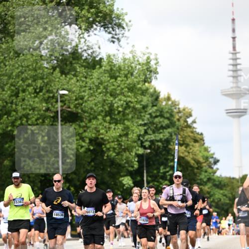 29.06.2025 - hella hamburg halbmarathon Dr. Thomas Lammeyer http://msf.ph/oto/8295345 29.06.2025 10:37:40 Kennedybrücke 1324, 1896, 1995, 2085, 2342, 2526, 2776, 3341, 3812, 3871, 4164, 4361, 4433, 4449, 4807, 5075, 5180, 5561, 5584, 5917, 6773, 6999, 7308, 7309, 7705, 8620, 8891, 9234, 9258, 9438, 9591, 9706, 9750, 9799, 10800, 11092, 11111, 11260 meine-sportfotos.de