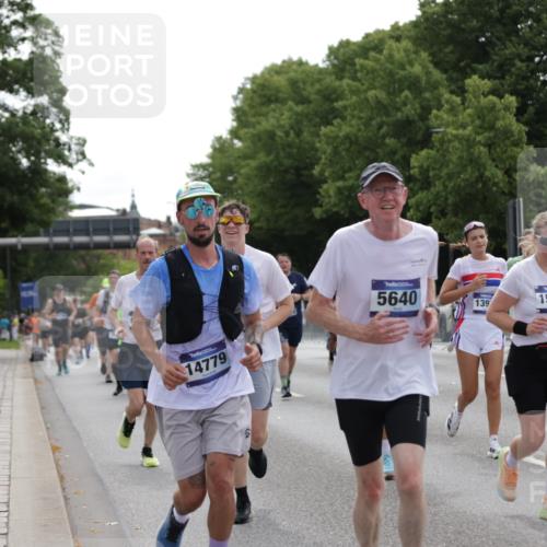 29.06.2025 - hella hamburg halbmarathon Jannik Wohlers http://msf.ph/oto/8295356 29.06.2025 10:36:41 Lombardsbrücke 1022, 1253, 1339, 1488, 1490, 1597, 1952, 1954, 2031, 2072, 2104, 2272, 2480, 3127, 3165, 3714, 4347, 4733, 5224, 5538, 5640, 5786, 6172, 6359, 6584, 6804, 7202, 7707, 8007, 8257, 8258, 8315, 8758, 9054, 9055, 10762, 10862, 10931, 11246, 11843, 12087, 12103, 12184, 12218, 12463, 12532, 13165, 13695, 13783, 13970, 13971, 14202, 14396, 14779, 14915, 15106, 15353, 15475, 15907, 16192, 16304, 16309, 16782, 16885, 17388, 17504, 17591, 17687, 17688, 17794, 18578 meine-sportfotos.de