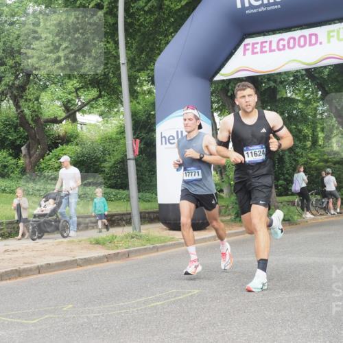 29.06.2025 - hella hamburg halbmarathon KatJ http://msf.ph/oto/8295396 29.06.2025 10:13:23 Zwischen KM18-KM19 2618, 7834, 7862 meine-sportfotos.de