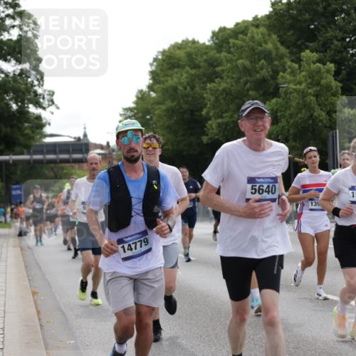 29.06.2025 - hella hamburg halbmarathon Jannik Wohlers http://msf.ph/oto/8295397 29.06.2025 10:36:41 Lombardsbrücke 1022, 1253, 1339, 1488, 1490, 1597, 1952, 1954, 2031, 2072, 2104, 2272, 2480, 3127, 3165, 3714, 4347, 4733, 5224, 5538, 5640, 5786, 6172, 6359, 6584, 6804, 7202, 7707, 8007, 8257, 8258, 8315, 8758, 9054, 9055, 10762, 10862, 10931, 11246, 11843, 12087, 12103, 12184, 12218, 12463, 12532, 13165, 13695, 13783, 13970, 13971, 14202, 14396, 14779, 14915, 15106, 15353, 15475, 15907, 16192, 16304, 16309, 16782, 16885, 17388, 17504, 17591, 17687, 17688, 17794, 18578 meine-sportfotos.de