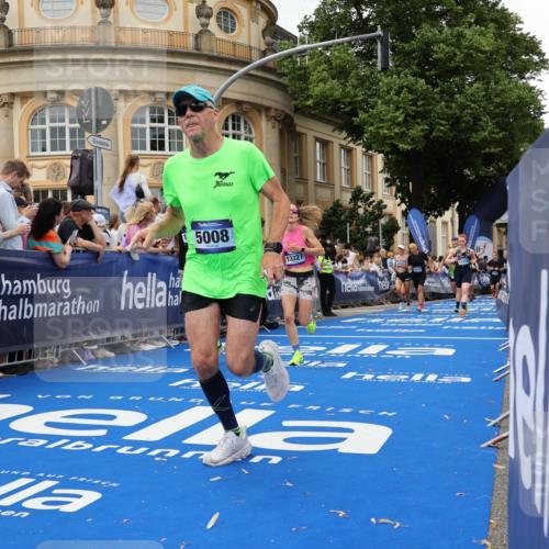 29.06.2025 - hella hamburg halbmarathon Strokosch-Dieckow http://msf.ph/oto/8295410 29.06.2025 10:51:38 Ziel 5008, 6286, 7224, 8819, 10691, 13327, 14012, 14458, 15496, 15727, 15831, 15899, 17682, 19007, 19020, 19053 meine-sportfotos.de