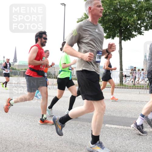 29.06.2025 - hella hamburg halbmarathon Lena Gebhardt http://msf.ph/oto/8295414 29.06.2025 10:21:29 Lombardsbrücke 165, 1028, 1072, 1266, 1401, 1658, 1668, 2271, 2383, 2635, 2815, 2956, 2986, 3122, 3161, 3453, 3770, 3817, 3825, 3826, 4375, 4376, 4697, 4786, 5061, 5122, 5373, 5395, 5412, 5493, 5759, 5767, 5957, 6086, 6103, 6275, 6308, 6475, 6844, 7228, 7375, 7522, 7553, 7608, 7612, 7781, 8095, 8286, 8715, 8726, 8844, 8896, 9100, 9108, 9369, 9483, 9499, 9501, 9532, 9624, 10374, 10602, 10874, 11698, 12175, 12694, 13057, 13508 meine-sportfotos.de