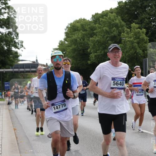 29.06.2025 - hella hamburg halbmarathon Jannik Wohlers http://msf.ph/oto/8295444 29.06.2025 10:36:41 Lombardsbrücke 1022, 1253, 1339, 1488, 1490, 1597, 1952, 1954, 2031, 2072, 2104, 2272, 2480, 3127, 3165, 3714, 4347, 4733, 5224, 5538, 5640, 5786, 6172, 6359, 6584, 6804, 7202, 7707, 8007, 8257, 8258, 8315, 8758, 9054, 9055, 10762, 10862, 10931, 11246, 11843, 12087, 12103, 12184, 12218, 12463, 12532, 13165, 13695, 13783, 13970, 13971, 14202, 14396, 14779, 14915, 15106, 15353, 15475, 15907, 16192, 16304, 16309, 16782, 16885, 17388, 17504, 17591, 17687, 17688, 17794, 18578 meine-sportfotos.de