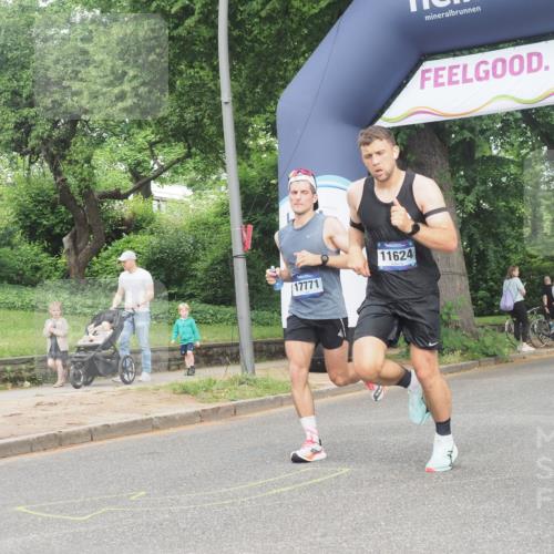 29.06.2025 - hella hamburg halbmarathon KatJ http://msf.ph/oto/8295446 29.06.2025 10:13:24 Zwischen KM18-KM19 2618, 7834, 7862 meine-sportfotos.de