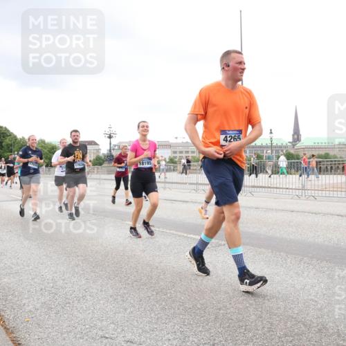 29.06.2025 - hella hamburg halbmarathon Lena Gebhardt http://msf.ph/oto/8295471 29.06.2025 10:56:05 Lombardsbrücke 14221, 17039, 17038, 7516, 18195, 4265, 1113, 1738, 1909, 2095, 2793, 3101, 3244, 3257, 3268, 4083, 4265, 4354, 4470, 4473, 4836, 4896, 5220, 5222, 5306, 5575, 5580, 5693, 5757, 5994, 6055, 6056, 6113, 6257, 6494, 6594, 6968, 7025, 7028, 7516, 7616, 7969, 8005, 8110, 8305, 8517, 8527, 8532, 8533, 8648, 9435, 9548, 9606, 9838, 9861, 9865, 9948, 9953, 9956, 10094, 10436, 10438, 10449, 10593, 10640, 10740, 10784, 10987, 11903, 11962, 11963, 12695 meine-sportfotos.de