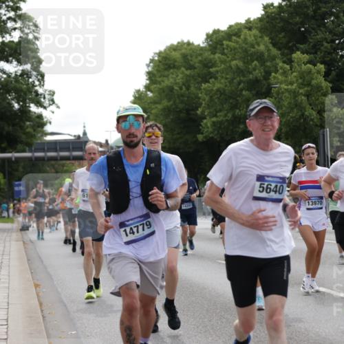 29.06.2025 - hella hamburg halbmarathon Jannik Wohlers http://msf.ph/oto/8295494 29.06.2025 10:36:41 Lombardsbrücke 1022, 1253, 1339, 1488, 1490, 1597, 1952, 1954, 2031, 2072, 2104, 2272, 2480, 3127, 3165, 3714, 4347, 4733, 5224, 5538, 5640, 5786, 6172, 6359, 6584, 6804, 7202, 7707, 8007, 8257, 8258, 8315, 8758, 9054, 9055, 10762, 10862, 10931, 11246, 11843, 12087, 12103, 12184, 12218, 12463, 12532, 13165, 13695, 13783, 13970, 13971, 14202, 14396, 14779, 14915, 15106, 15353, 15475, 15907, 16192, 16304, 16309, 16782, 16885, 17388, 17504, 17591, 17687, 17688, 17794, 18578 meine-sportfotos.de