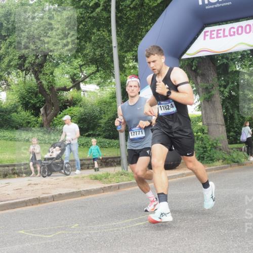 29.06.2025 - hella hamburg halbmarathon KatJ http://msf.ph/oto/8295499 29.06.2025 10:13:24 Zwischen KM18-KM19 2618, 7834, 7862 meine-sportfotos.de