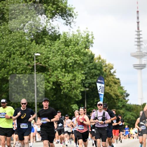 29.06.2025 - hella hamburg halbmarathon Dr. Thomas Lammeyer http://msf.ph/oto/8295525 29.06.2025 10:37:41 Kennedybrücke 1324, 1896, 1995, 2085, 2342, 2526, 2776, 3341, 3812, 3871, 4164, 4361, 4433, 4449, 4807, 5075, 5180, 5561, 5584, 5917, 6773, 6999, 7308, 7309, 7705, 8620, 8891, 9234, 9258, 9438, 9591, 9706, 9750, 9799, 9995, 10800, 11092, 11111, 11260 meine-sportfotos.de