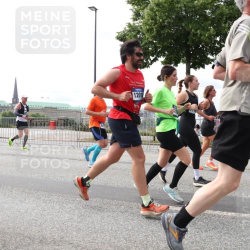 29.06.2025 - hella hamburg halbmarathon Lena Gebhardt http://msf.ph/oto/8295536 29.06.2025 10:21:30 Lombardsbrücke 12018, 1028, 1072, 1266, 1401, 1658, 1668, 2271, 2383, 2529, 2635, 2815, 2956, 2986, 3122, 3161, 3453, 3770, 3817, 3825, 3826, 4375, 4376, 4697, 4786, 5061, 5122, 5373, 5395, 5412, 5493, 5759, 5767, 5957, 6086, 6103, 6275, 6308, 6475, 6805, 6844, 7228, 7375, 7522, 7553, 7608, 7612, 7781, 8095, 8286, 8715, 8726, 8844, 8896, 9100, 9108, 9369, 9483, 9499, 9501, 9532, 9624, 10374, 10602, 10874, 11698, 12175, 13057, 13508 meine-sportfotos.de