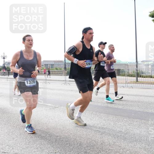 29.06.2025 - hella hamburg halbmarathon Lena Gebhardt http://msf.ph/oto/8295539 29.06.2025 10:11:58 Lombardsbrücke 1062, 1328, 1531, 1790, 1866, 1992, 2661, 3363, 4227, 5379, 5605, 7474, 7571, 8115, 8807, 8810, 9191, 9253, 9428, 9705, 10042, 10409, 10428, 11321, 11507, 11509, 11525, 11537, 11581, 11917, 12473, 13171, 13177, 13203, 13542, 13939, 13958, 14008, 14060, 14196, 14313, 14384, 15137, 15945, 16379, 16976, 17080, 17638, 17774, 17866, 18261, 18278, 18395, 18429, 18655 meine-sportfotos.de