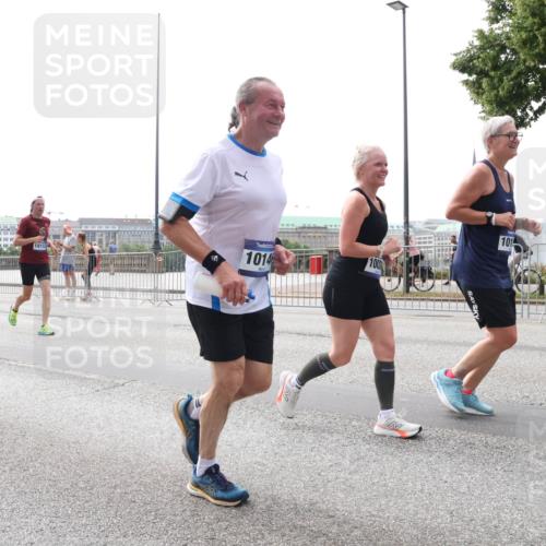 29.06.2025 - hella hamburg halbmarathon Lena Gebhardt http://msf.ph/oto/8295547 29.06.2025 10:36:40 Lombardsbrücke 8644, 15077, 18152, 1014, 101, 1102, 1118, 1224, 1253, 1835, 1948, 1952, 1954, 2124, 2552, 2588, 3165, 3398, 3404, 3428, 3741, 3873, 3895, 4084, 4245, 4442, 4618, 4762, 4937, 4996, 5012, 5246, 5427, 5540, 5573, 5747, 5789, 5809, 5919, 6092, 6093, 6156, 6190, 6359, 6417, 6667, 7140, 7575, 7576, 7632, 7773, 8498, 8499, 8530, 8936, 8937, 8945, 9115, 9117, 9229, 9295, 9500, 9694, 13265, 15077, 17156, 17807, 18152, 18488 meine-sportfotos.de