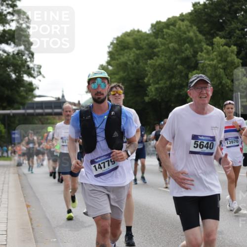 29.06.2025 - hella hamburg halbmarathon Jannik Wohlers http://msf.ph/oto/8295590 29.06.2025 10:36:41 Lombardsbrücke 1022, 1253, 1339, 1488, 1490, 1597, 1952, 1954, 2031, 2072, 2104, 2272, 2480, 3127, 3165, 3714, 4347, 4733, 5224, 5538, 5640, 5786, 6172, 6359, 6584, 6804, 7202, 7707, 8007, 8257, 8258, 8315, 8758, 9054, 9055, 10762, 10862, 10931, 11246, 11843, 12087, 12103, 12184, 12218, 12463, 12532, 13165, 13695, 13783, 13970, 13971, 14202, 14396, 14779, 14915, 15106, 15353, 15475, 15907, 16192, 16304, 16309, 16782, 16885, 17388, 17504, 17591, 17687, 17688, 17794, 18578 meine-sportfotos.de