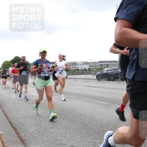 29.06.2025 - hella hamburg halbmarathon Lena Gebhardt http://msf.ph/oto/8295592 29.06.2025 10:46:47 Lombardsbrücke 1073, 1286, 1363, 1371, 1375, 1593, 1608, 1720, 1837, 1961, 1999, 2162, 2211, 2320, 2327, 2500, 2556, 2665, 2697, 2981, 3277, 3406, 3407, 3469, 3734, 3823, 4202, 4239, 4296, 4342, 4355, 4448, 4604, 5111, 5114, 5700, 5796, 5953, 6124, 6161, 6485, 6496, 6740, 7073, 7303, 7364, 7368, 7374, 7412, 7767, 7827, 8477, 8486, 8551, 8553, 8684, 8700, 8967, 9691, 10153, 10230, 12333, 12522, 13969, 14261, 15852, 16882, 16987 meine-sportfotos.de